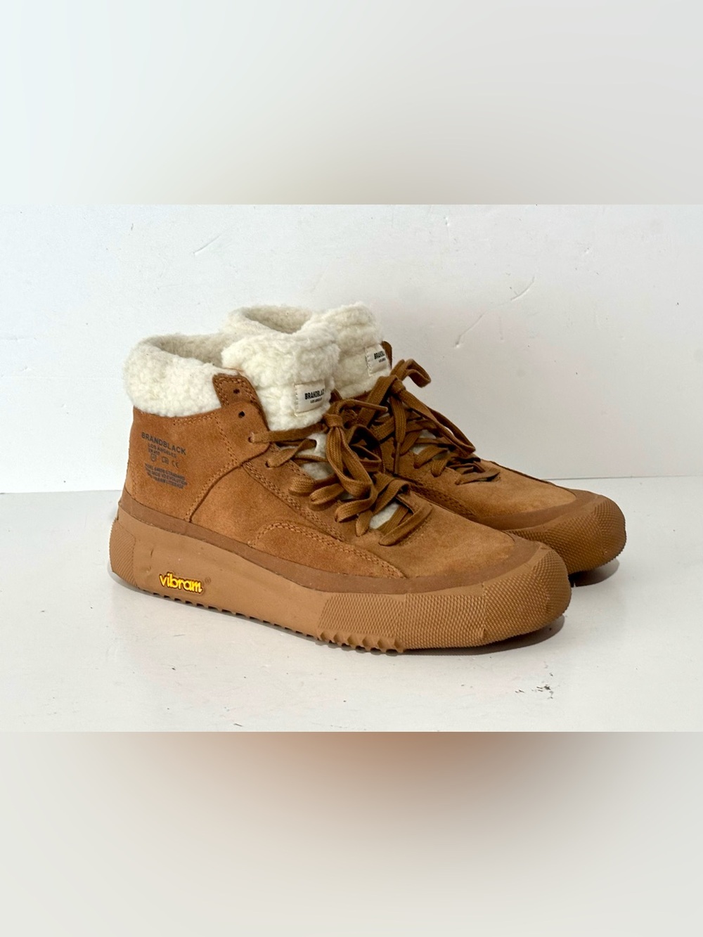 BrandBlack Capo Womens 9 Brown Sherpa Lining Vibram MegaGrip Sole Lace Up